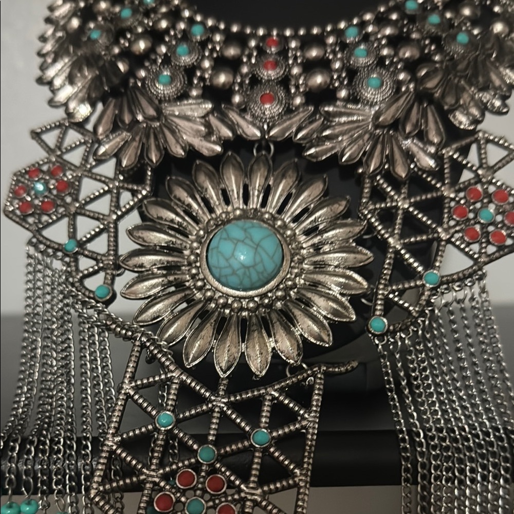 Statement Necklace - Picture 4 of 9